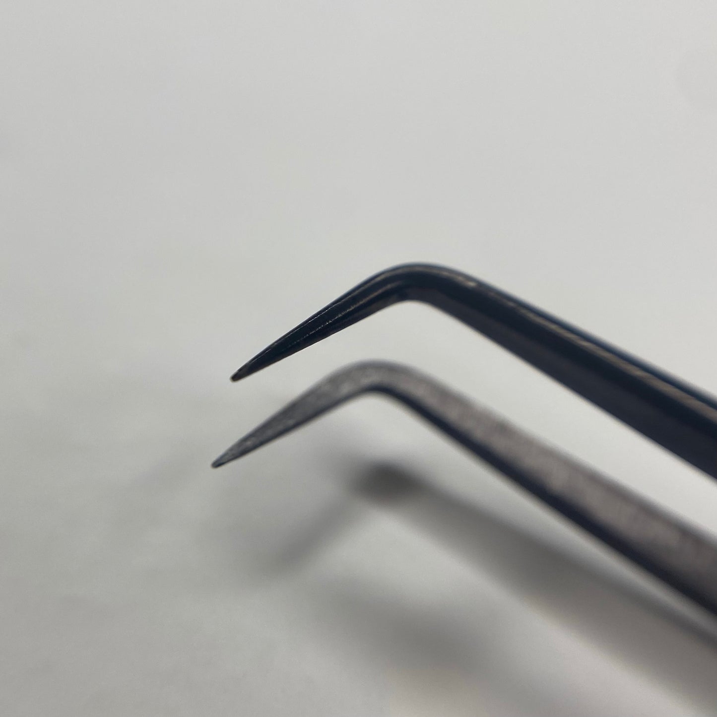 Thin Boot Volume Tweezer